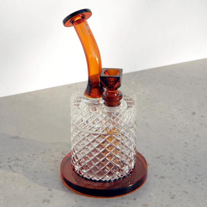 Amber-bong-on-counter