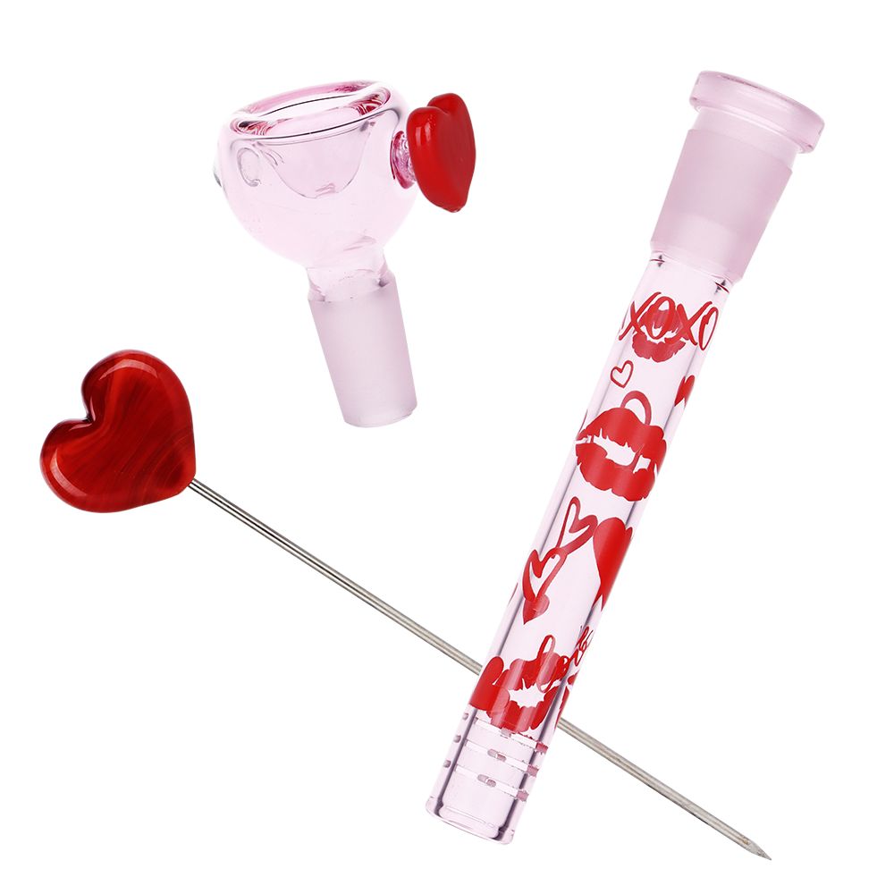 Valentine&#39;s XOXO Glass Beaker Bong &amp; Heart Pipe Set