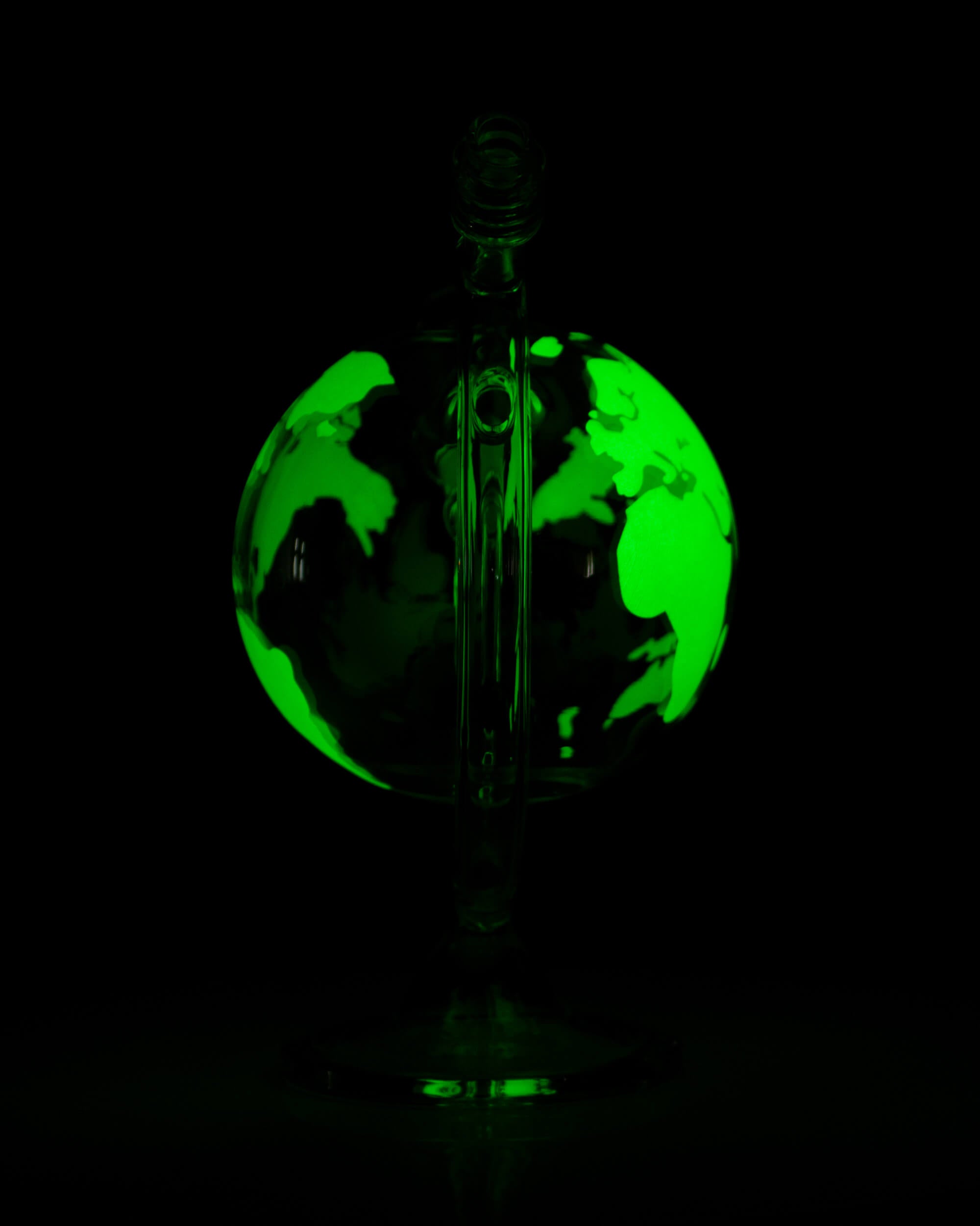 8 Glow in the Dark Ghost Bong - BudSphere